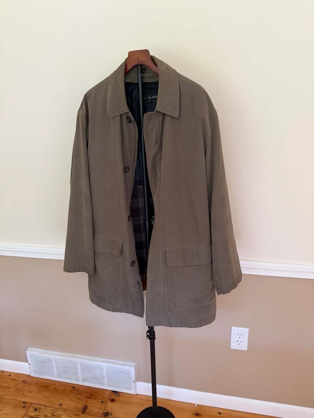 Bill Blass Men's Olive Green Trench Coat Size 40 REG with Detachable Brown Colla
